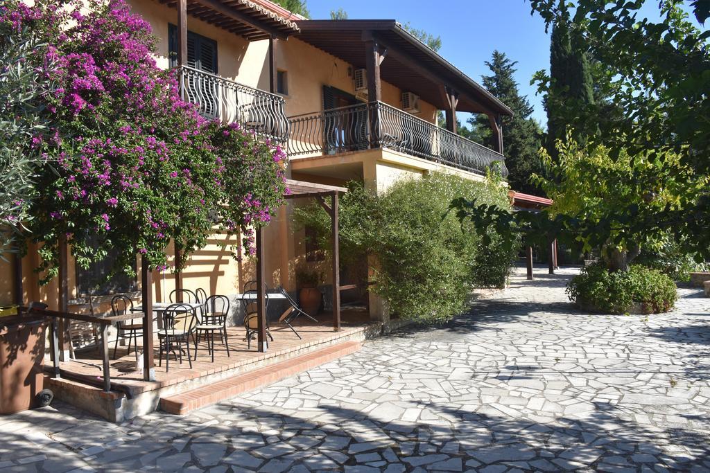 Azienda Agrituristica Biologica Il Querceto Santa Severina Exteriör bild